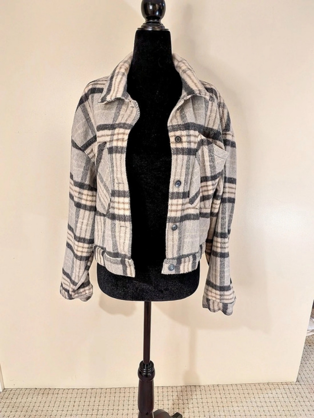 Ashley by 26 International Plaid Cropped Shacket Gray Size Small